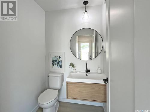 1013 7Th Street E, Saskatoon, SK - Indoor Photo Showing Bathroom