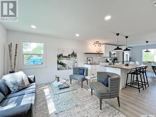 1013 7Th Street E, Saskatoon, SK - Indoor Photo Showing Living Room