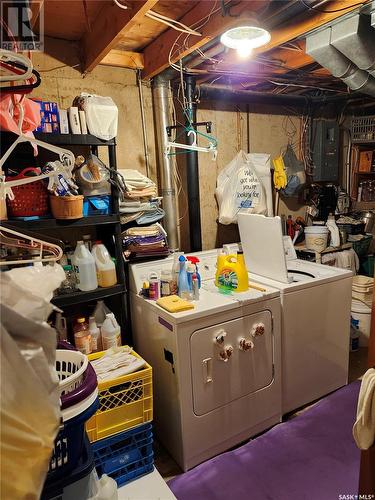 2002 Easthill, Saskatoon, SK - Indoor Photo Showing Laundry Room