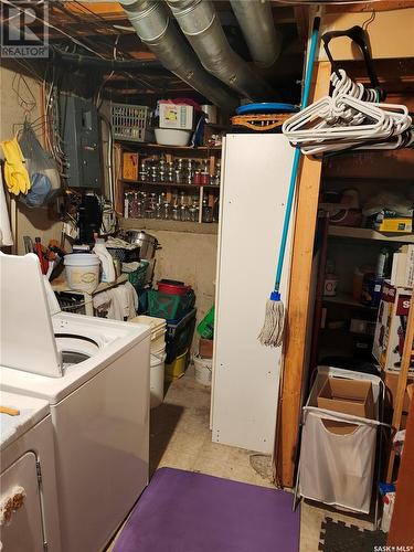 2002 Easthill, Saskatoon, SK - Indoor Photo Showing Laundry Room