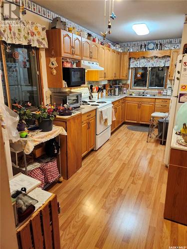 2002 Easthill, Saskatoon, SK - Indoor Photo Showing Kitchen With Double Sink