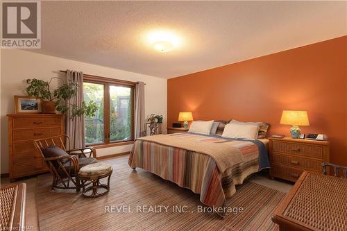 1424 Four Mile Creek Road, Niagara-On-The-Lake, ON - Indoor Photo Showing Bedroom