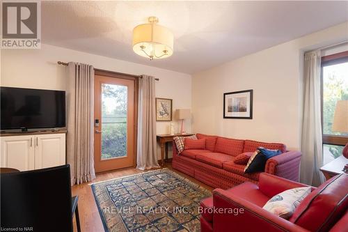 1424 Four Mile Creek Road, Niagara-On-The-Lake, ON - Indoor Photo Showing Living Room