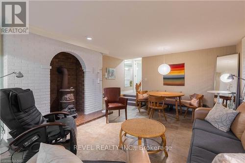 1424 Four Mile Creek Road, Niagara-On-The-Lake, ON - Indoor Photo Showing Living Room