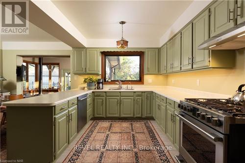 1424 Four Mile Creek Road, Niagara-On-The-Lake, ON - Indoor Photo Showing Kitchen