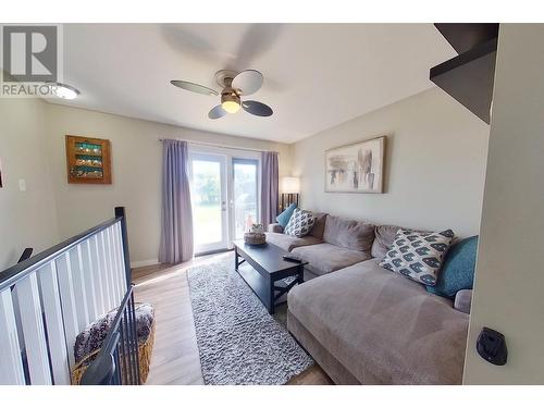 329 5Th  S Avenue, Cranbrook, BC - Indoor Photo Showing Living Room