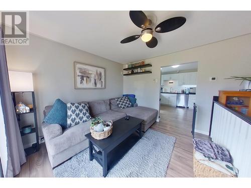 329 5Th  S Avenue, Cranbrook, BC - Indoor Photo Showing Living Room