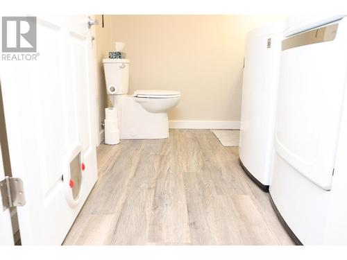 329 5Th  S Avenue, Cranbrook, BC - Indoor Photo Showing Bathroom