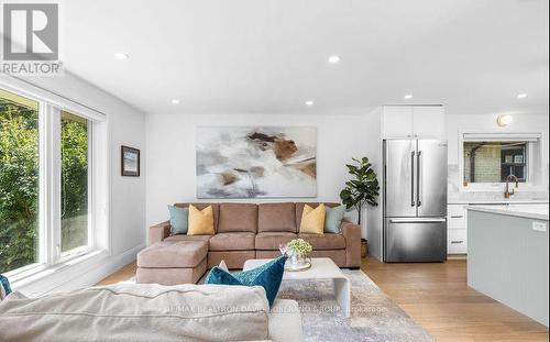 10 Cavotti Crescent, Toronto, ON - Indoor Photo Showing Living Room