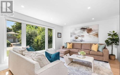 10 Cavotti Crescent, Toronto, ON - Indoor Photo Showing Living Room