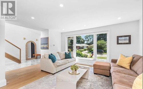 10 Cavotti Crescent, Toronto, ON - Indoor Photo Showing Living Room