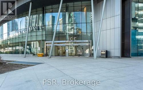 3210 - 12 York Street, Toronto, ON - Outdoor