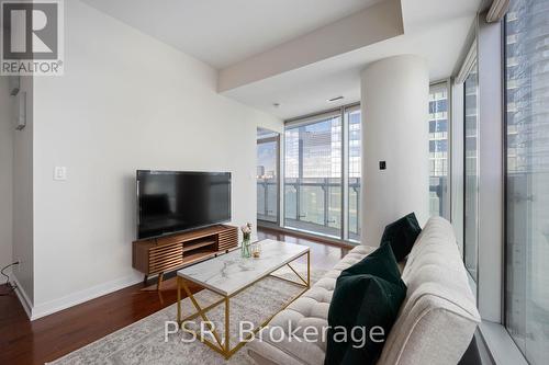 3210 - 12 York Street, Toronto, ON - Indoor Photo Showing Living Room