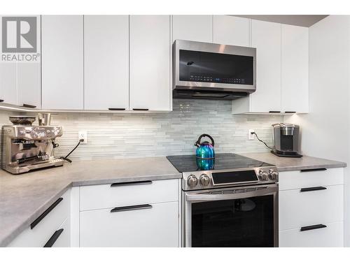 2253 Shuswap Avenue, Lumby, BC - Indoor Photo Showing Kitchen