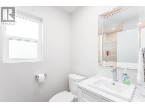 2253 Shuswap Avenue, Lumby, BC - Indoor Photo Showing Bathroom