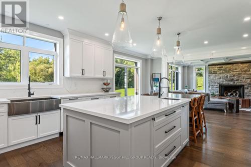 312 Nottingham Forest Road, Bradford West Gwillimbury, ON - Indoor Photo Showing Kitchen With Upgraded Kitchen