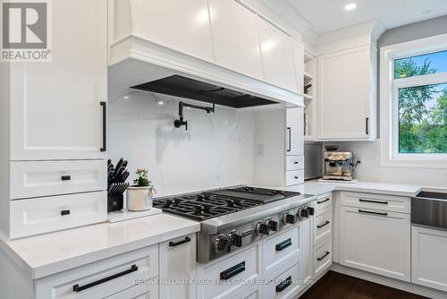 312 Nottingham Forest Road, Bradford West Gwillimbury, ON - Indoor Photo Showing Kitchen With Upgraded Kitchen