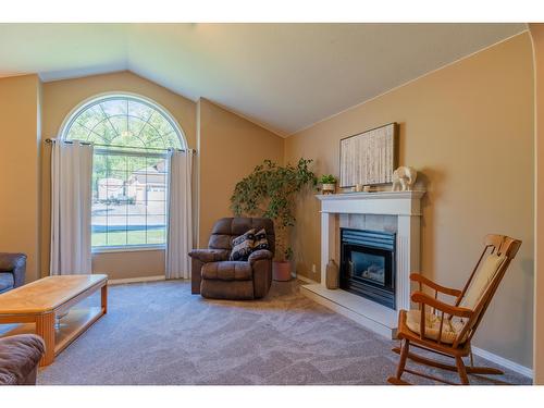 1820 First Street, Fruitvale, BC - Indoor Photo Showing Living Room With Fireplace