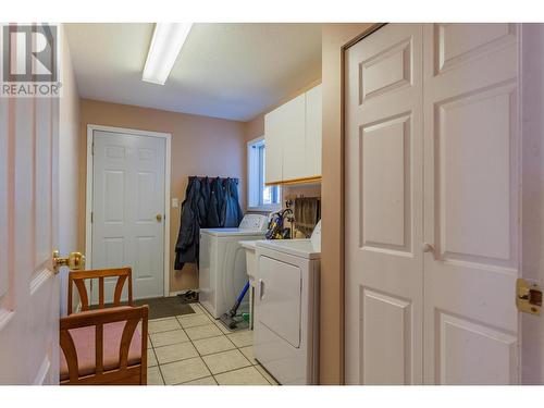 1820 First Street, Fruitvale, BC - Indoor Photo Showing Laundry Room