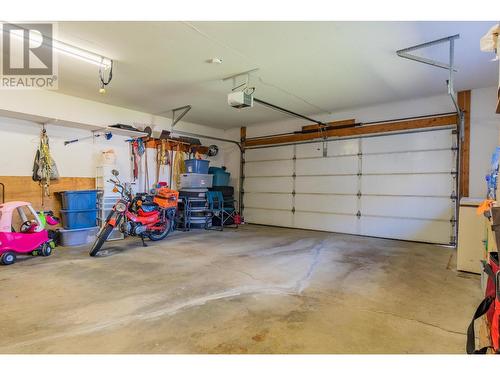 1820 First Street, Fruitvale, BC - Indoor Photo Showing Garage