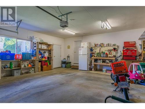 1820 First Street, Fruitvale, BC - Indoor Photo Showing Garage