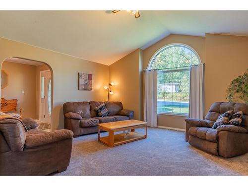 1820 First Street, Fruitvale, BC - Indoor Photo Showing Living Room