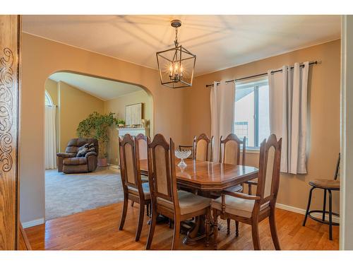 1820 First Street, Fruitvale, BC - Indoor Photo Showing Dining Room