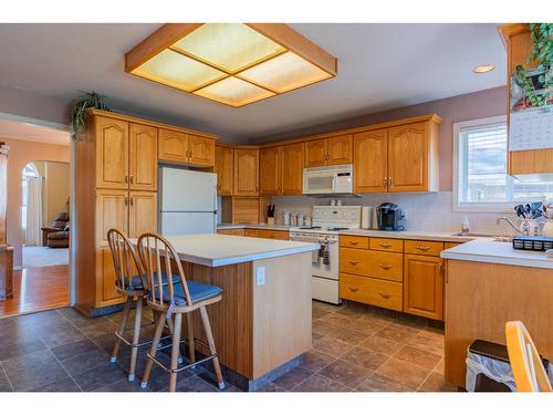 1820 First Street, Fruitvale, BC - Indoor Photo Showing Kitchen