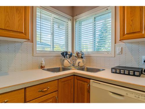 1820 First Street, Fruitvale, BC - Indoor Photo Showing Kitchen