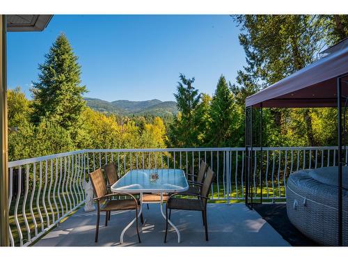 1820 First Street, Fruitvale, BC - Outdoor With Deck Patio Veranda