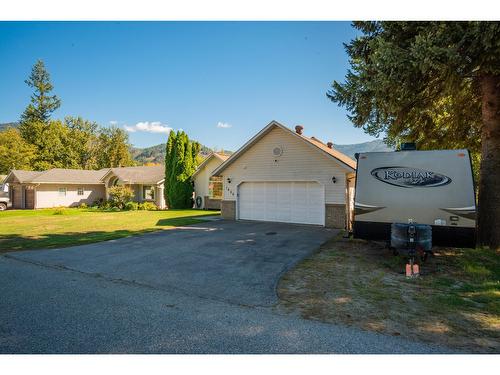 1820 First Street, Fruitvale, BC - Outdoor