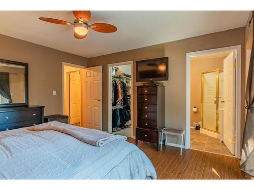 1820 First Street, Fruitvale, BC - Indoor Photo Showing Bedroom