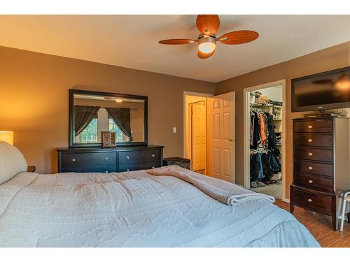 1820 First Street, Fruitvale, BC - Indoor Photo Showing Bedroom