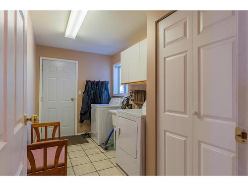 1820 First Street, Fruitvale, BC - Indoor Photo Showing Laundry Room