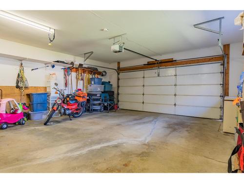 1820 First Street, Fruitvale, BC - Indoor Photo Showing Garage