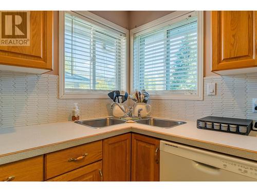 1820 First Street, Fruitvale, BC - Indoor Photo Showing Kitchen