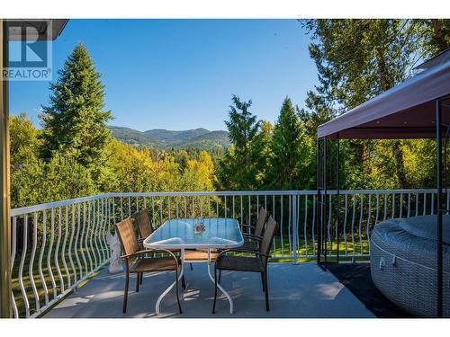 1820 First Street, Fruitvale, BC - Outdoor With Deck Patio Veranda