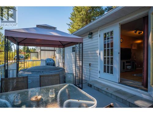 1820 First Street, Fruitvale, BC - Outdoor With Deck Patio Veranda With Exterior