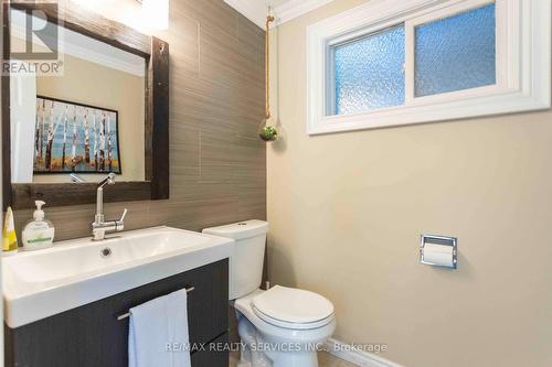 18 Parkend Avenue, Brampton, ON - Indoor Photo Showing Bathroom