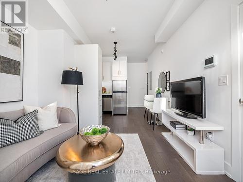 112 - 1183 Dufferin Street, Toronto, ON - Indoor Photo Showing Living Room