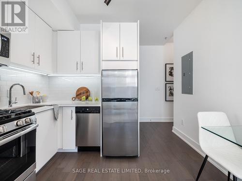 112 - 1183 Dufferin Street, Toronto (Dovercourt-Wallace Emerson-Junction), ON - Indoor Photo Showing Kitchen With Stainless Steel Kitchen