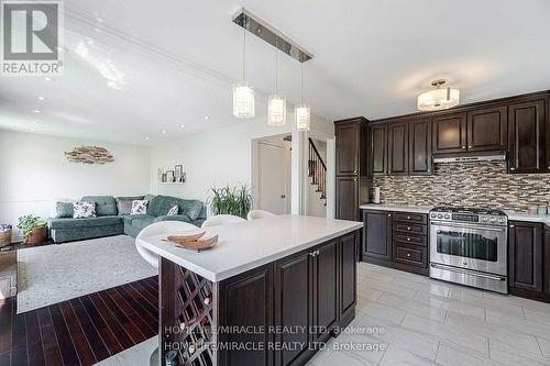 16 Nemo Crescent, Brampton, ON - Indoor Photo Showing Kitchen With Upgraded Kitchen