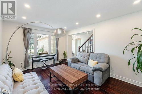 16 Nemo Crescent, Brampton, ON - Indoor Photo Showing Living Room