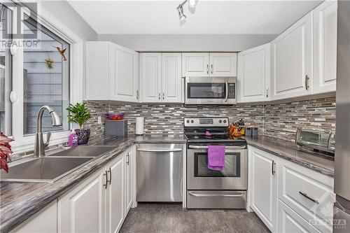 284 Elderberry Terrace, Ottawa, ON - Indoor Photo Showing Kitchen With Double Sink With Upgraded Kitchen