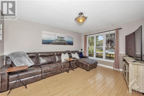 284 Elderberry Terrace, Ottawa, ON - Indoor Photo Showing Living Room