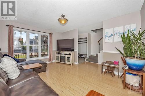 284 Elderberry Terrace, Ottawa, ON - Indoor Photo Showing Living Room