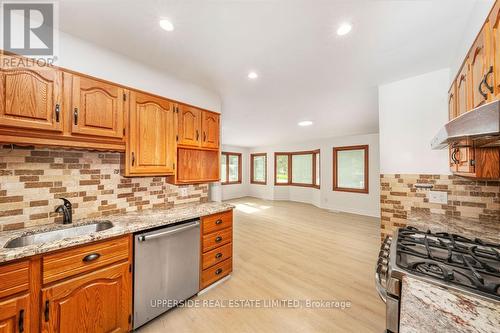 8 Mayfair Drive, Sarnia, ON - Indoor Photo Showing Kitchen