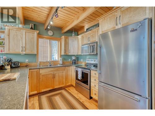 112 Creekview Road, Penticton, BC - Indoor Photo Showing Kitchen With Double Sink