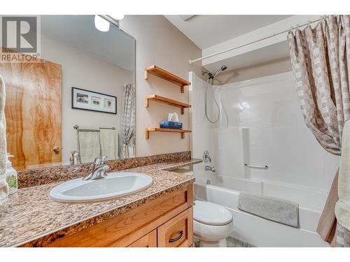 112 Creekview Road, Penticton, BC - Indoor Photo Showing Bathroom