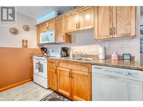 112 Creekview Road, Penticton, BC - Indoor Photo Showing Kitchen With Double Sink